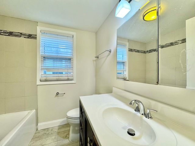 6228 N Artesian Avenue, Chicago, IL 60659