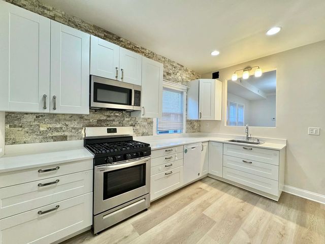 6228 N Artesian Avenue, Chicago, IL 60659