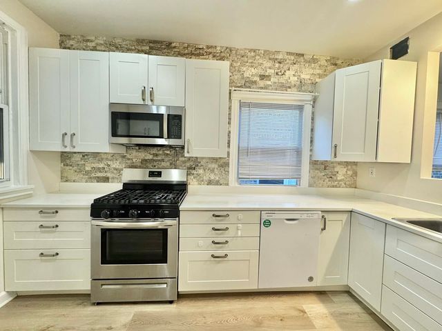 6228 N Artesian Avenue, Chicago, IL 60659