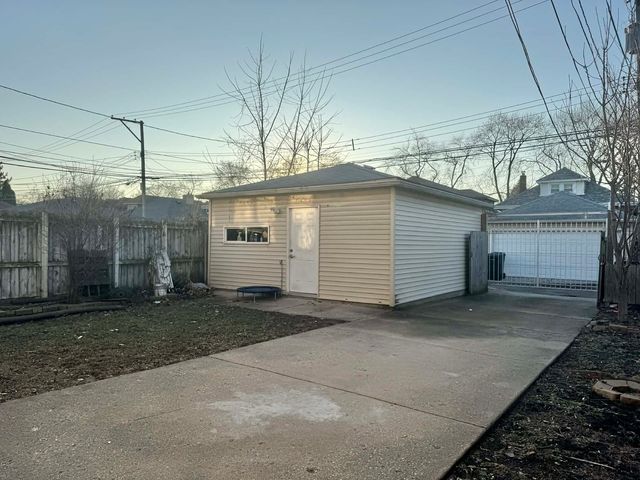 6228 N Artesian Avenue, Chicago, IL 60659