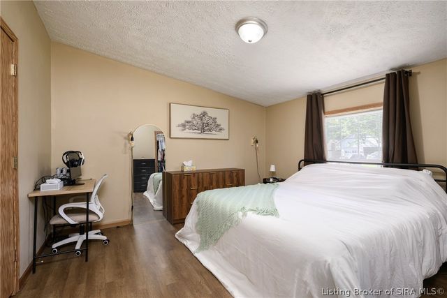1004 Brunswick Drive, Jeffersonville, IN 47130