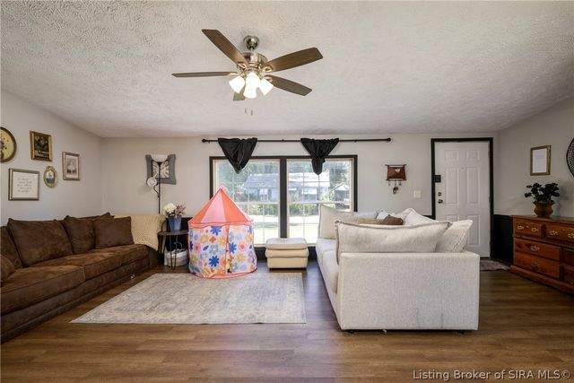 1004 Brunswick Drive, Jeffersonville, IN 47130