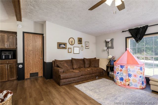 1004 Brunswick Drive, Jeffersonville, IN 47130