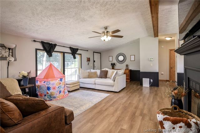 1004 Brunswick Drive, Jeffersonville, IN 47130