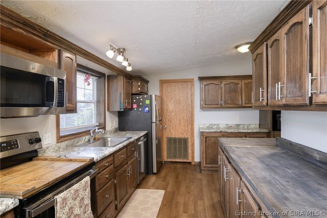 1004 Brunswick Drive, Jeffersonville, IN 47130