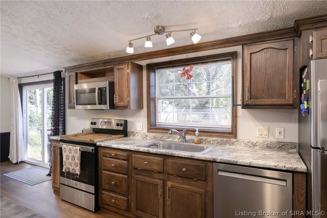 1004 Brunswick Drive, Jeffersonville, IN 47130