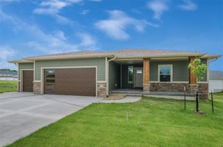 1529 3rd St SW, Mt Vernon, IA 52314