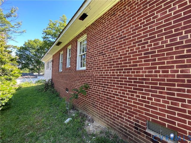 8900 Michaux Ln, Henrico, VA 23229
