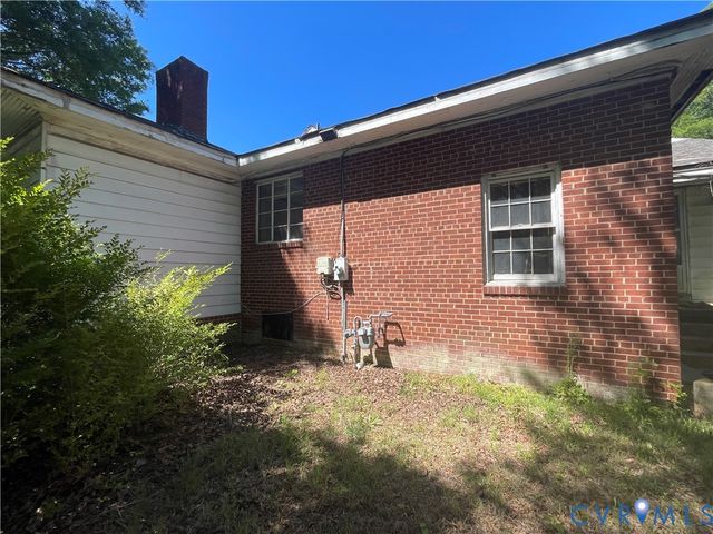 8900 Michaux Ln, Henrico, VA 23229