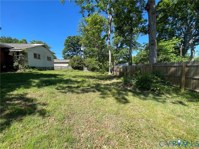 8900 Michaux Ln, Henrico, VA 23229