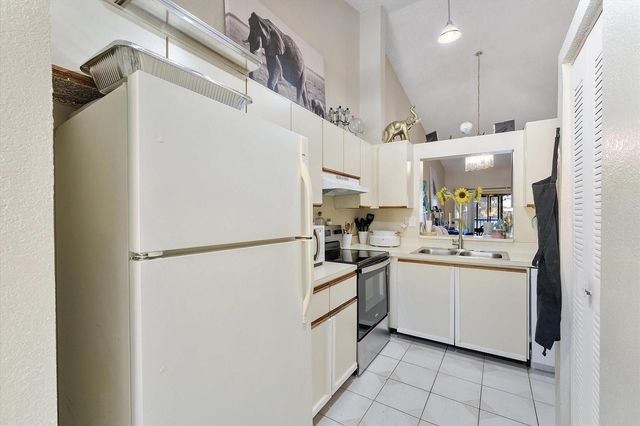 3100 NW 46th Street 203, Oakland Park, FL 33309