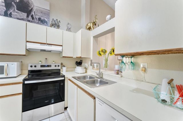3100 NW 46th Street 203, Oakland Park, FL 33309