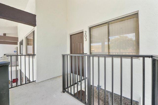 3100 NW 46th Street 203, Oakland Park, FL 33309