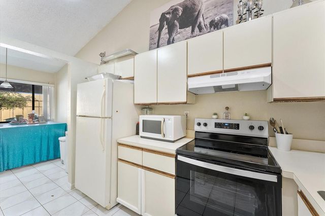 3100 NW 46th Street 203, Oakland Park, FL 33309