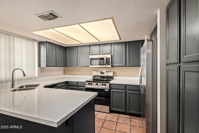 609 E MESQUITE Circle D131, Tempe, AZ 85288