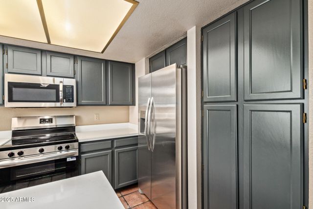 609 E MESQUITE Circle D131, Tempe, AZ 85288