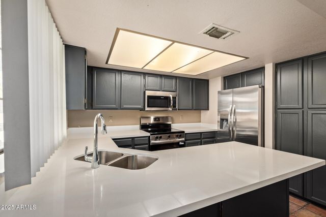 609 E MESQUITE Circle D131, Tempe, AZ 85288