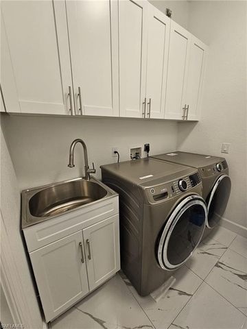 4340 Golden Gate BLVD E, Naples, FL 34120