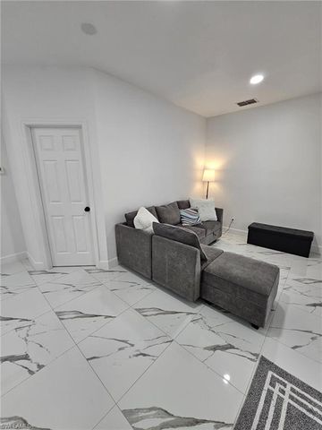 4340 Golden Gate BLVD E, Naples, FL 34120