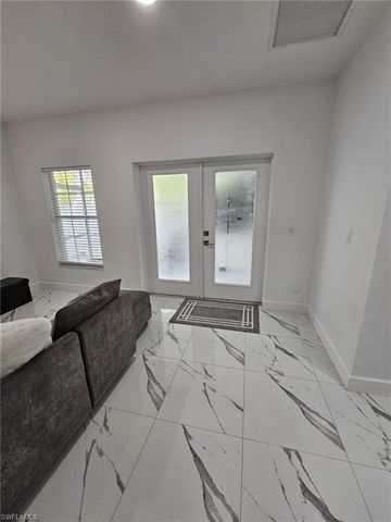 4340 Golden Gate BLVD E, Naples, FL 34120