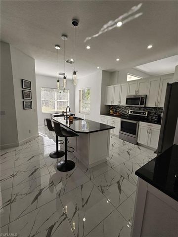 4340 Golden Gate BLVD E, Naples, FL 34120