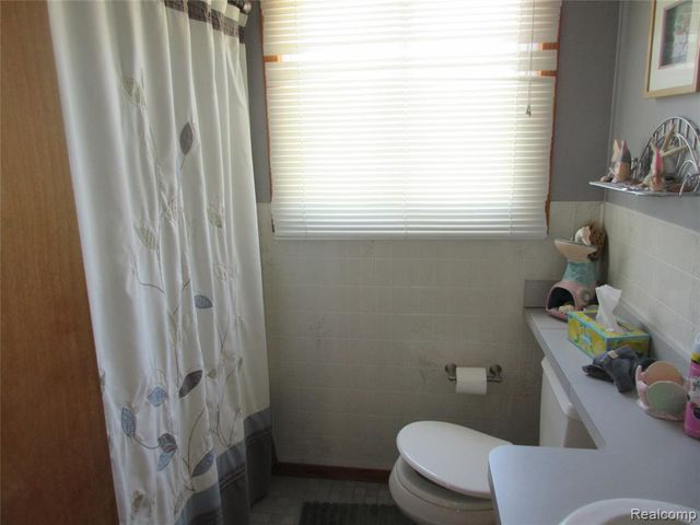 32730 Avondale Street, Westland, MI 48186