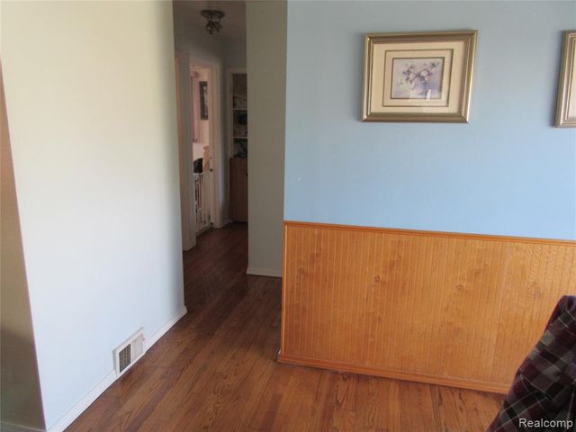 32730 Avondale Street, Westland, MI 48186