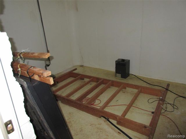 32730 Avondale Street, Westland, MI 48186