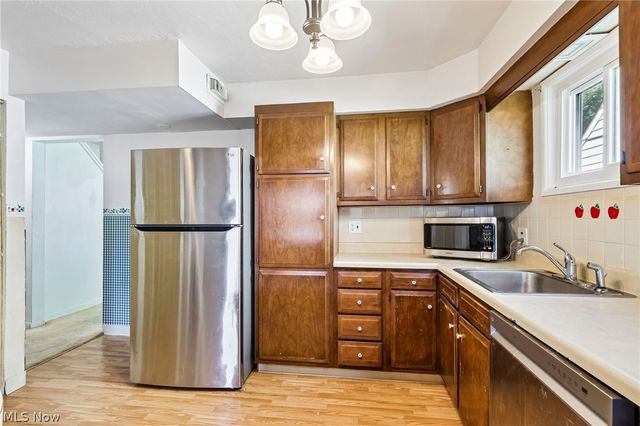 1769 Windsor Street, Cuyahoga Falls, OH 44221