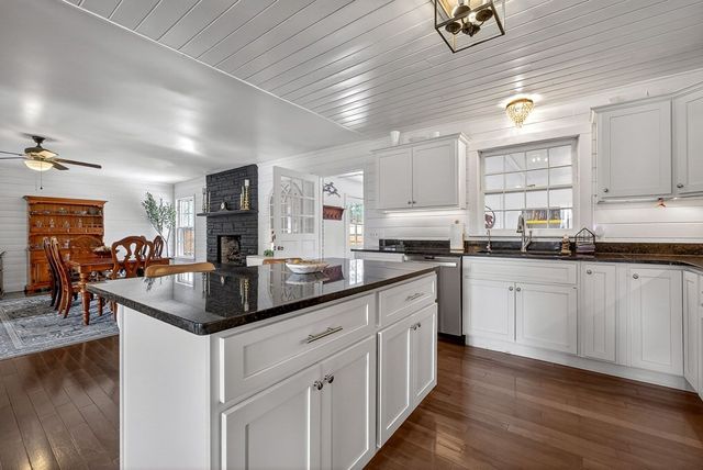 212 Oakland Dr, Sparta, TN 38583