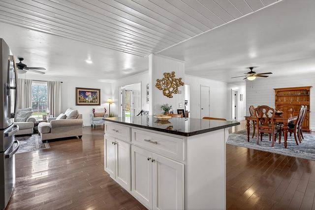 212 Oakland Dr, Sparta, TN 38583