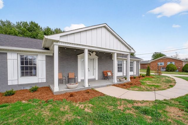 212 Oakland Dr, Sparta, TN 38583