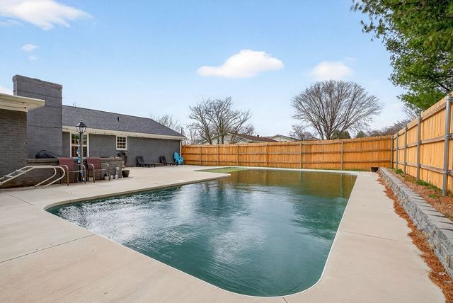 212 Oakland Dr, Sparta, TN 38583
