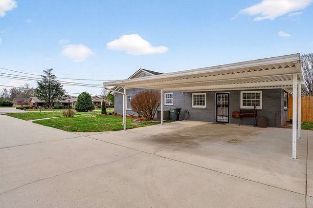 212 Oakland Dr, Sparta, TN 38583