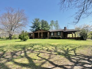 2203 Taylor Rd, Cookeville, TN 38501