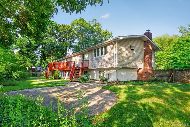 14 Branch Lane, East Setauket, NY 11733