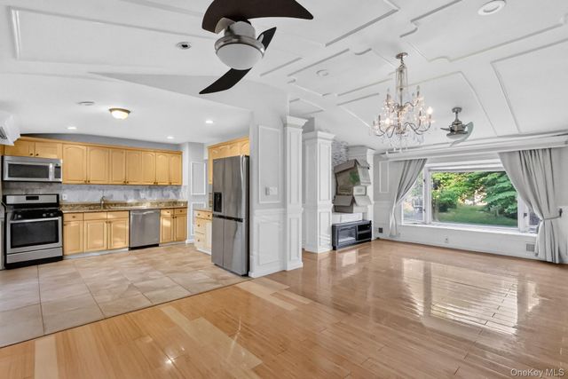14 Branch Lane, East Setauket, NY 11733