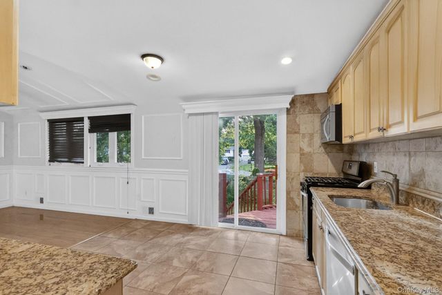 14 Branch Lane, East Setauket, NY 11733