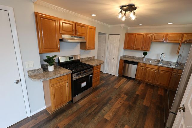 1940 Renfrew Drive, South Bend, IN 46614