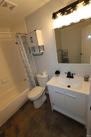 1940 Renfrew Drive, South Bend, IN 46614