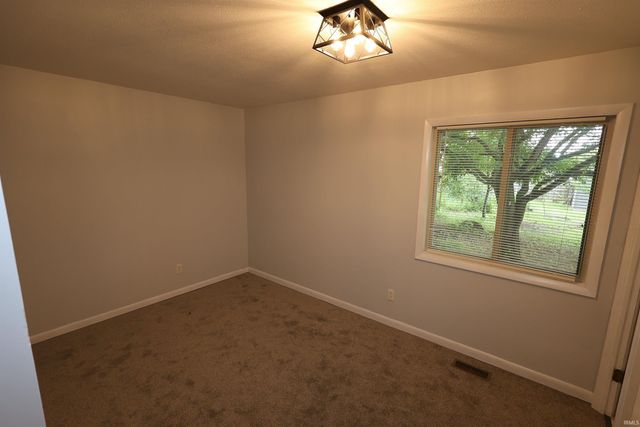 1940 Renfrew Drive, South Bend, IN 46614