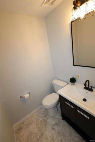 1940 Renfrew Drive, South Bend, IN 46614