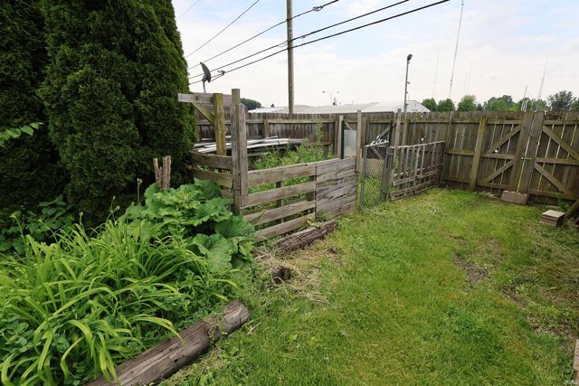 1940 Renfrew Drive, South Bend, IN 46614