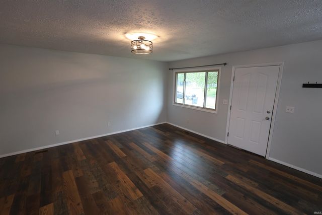 1940 Renfrew Drive, South Bend, IN 46614