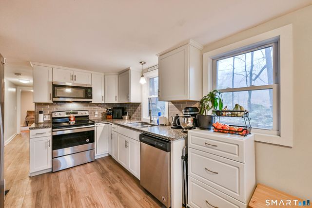 1605 Route 197, Woodstock, CT 06281