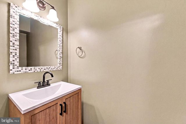 40 MAY APPLE DR, Downingtown, PA 19335