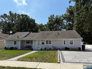 152 Howard Avenue, Rochelle Park, NJ 07662