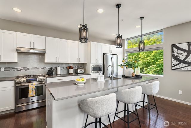 8765 15th Avenue NW, Seattle, WA 98117
