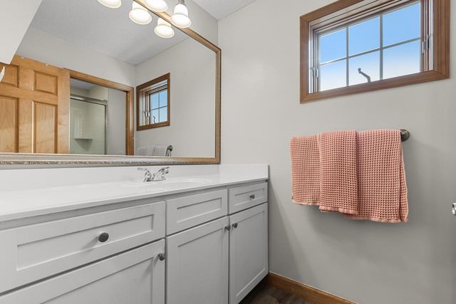 5001 Kelsey Terrace, Edina, MN 55436