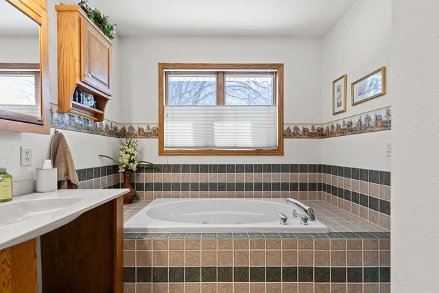 1105 David Drive, Marshall, MN 56258